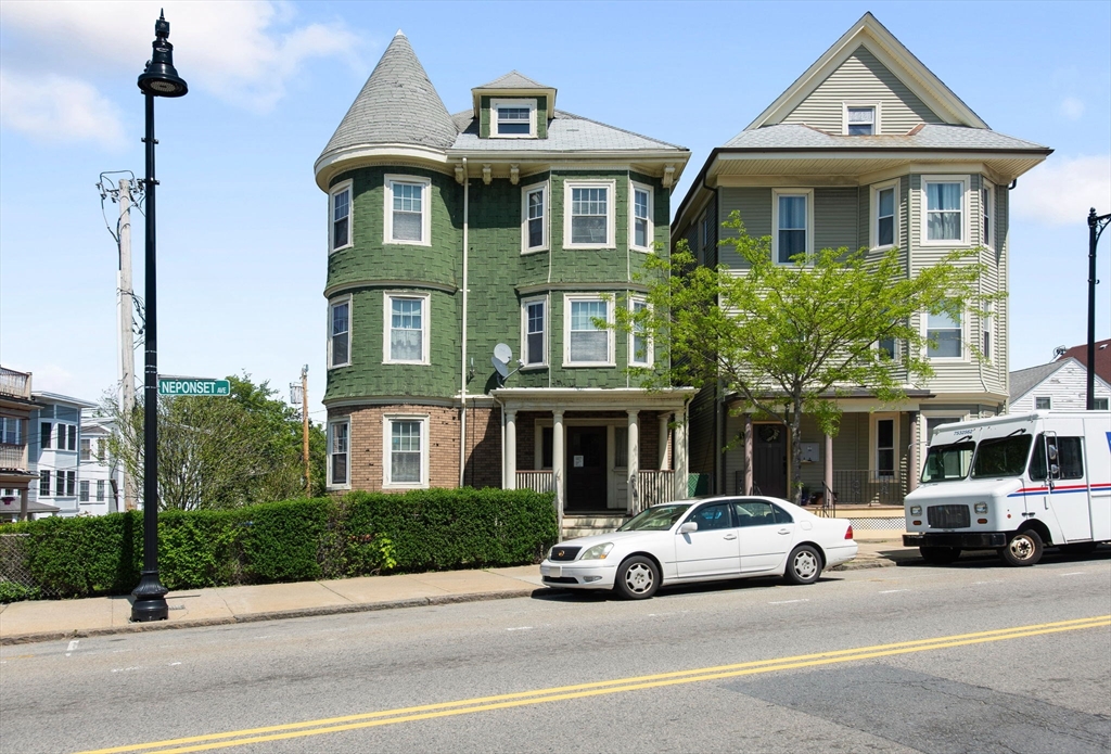 16 Neponset Ave, Boston, Massachusetts, 12 Bedrooms Bedrooms, 18 Rooms Rooms,3 BathroomsBathrooms,Residential Income,For Sale,Neponset Ave,73383287