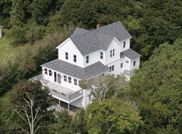 8 Douglas Ave, Hull, Massachusetts, 4 Bedrooms Bedrooms, 10 Rooms Rooms,2 BathroomsBathrooms,Residential,For Sale,Douglas Ave,73383296