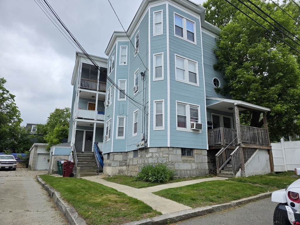 133 Mount Vernon St, Lowell, Massachusetts, 12 Bedrooms Bedrooms, 21 Rooms Rooms,3 BathroomsBathrooms,Residential Income,For Sale,Mount Vernon St,73383303
