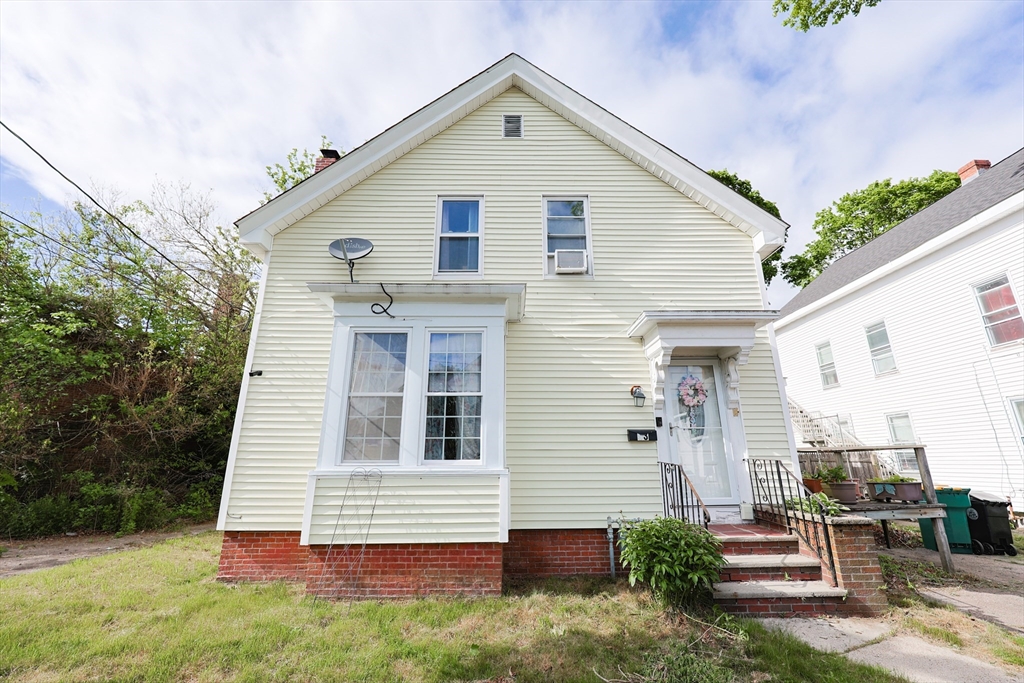 93 Bank St, North Attleboro, Massachusetts, 4 Bedrooms Bedrooms, 7 Rooms Rooms,1 BathroomBathrooms,Residential,For Sale,Bank St,73383366