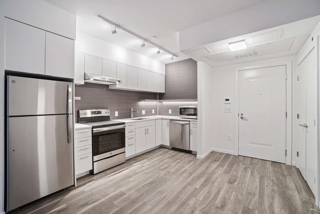 839 Beacon Street, Boston, Massachusetts, 1 Bedroom Bedrooms, 4 Rooms Rooms,1 BathroomBathrooms,Residential Lease,For Rent,Beacon Street,73383431
