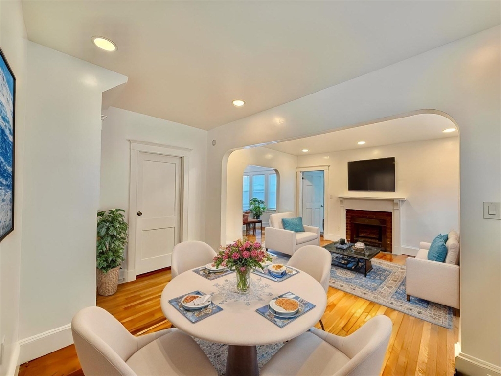 107 E Elm Ave, Quincy, Massachusetts, 3 Bedrooms Bedrooms, 6 Rooms Rooms,1 BathroomBathrooms,Residential Lease,For Rent,E Elm Ave,73383449