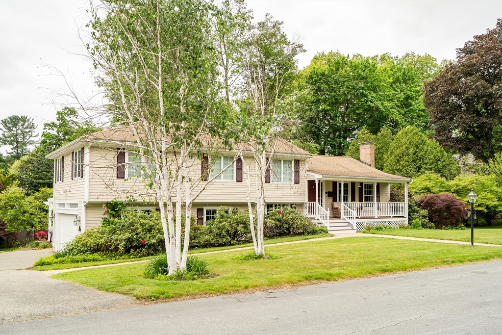 10 Ballard Terrace, Lexington, Massachusetts, 4 Bedrooms Bedrooms, 13 Rooms Rooms,3 BathroomsBathrooms,Residential,For Sale,Ballard Terrace,73383494