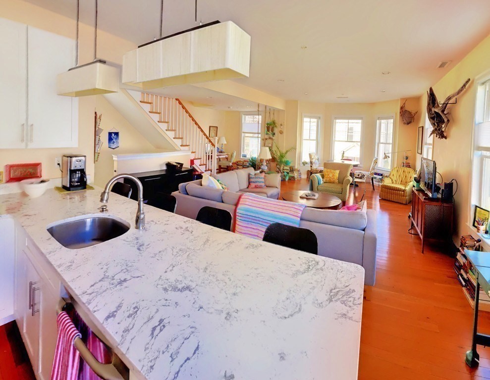 272 Lamartine St, Boston, Massachusetts, 2 Bedrooms Bedrooms, 5 Rooms Rooms,2 BathroomsBathrooms,Residential Lease,For Rent,Lamartine St,73383499
