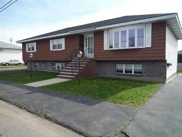 14 Michael Rd, Revere, Massachusetts, 2 Bedrooms Bedrooms, 5 Rooms Rooms,1 BathroomBathrooms,Residential Lease,For Rent,Michael Rd,73383503