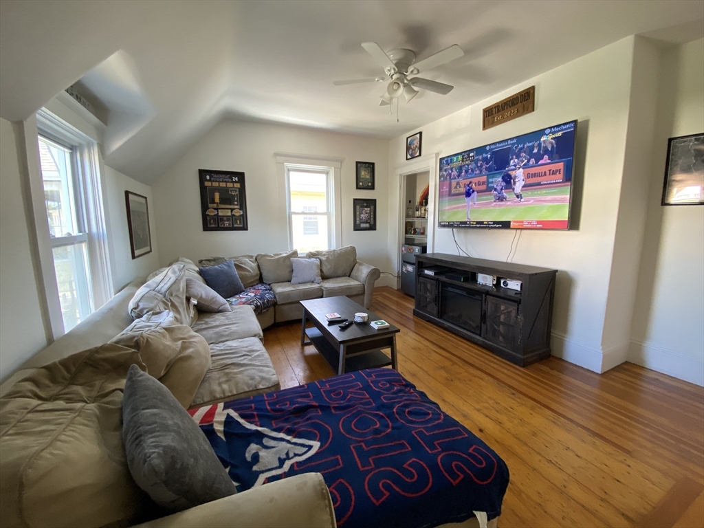 8 Trafford St, Quincy, Massachusetts, 4 Bedrooms Bedrooms, 6 Rooms Rooms,2 BathroomsBathrooms,Residential Lease,For Rent,Trafford St,73383507