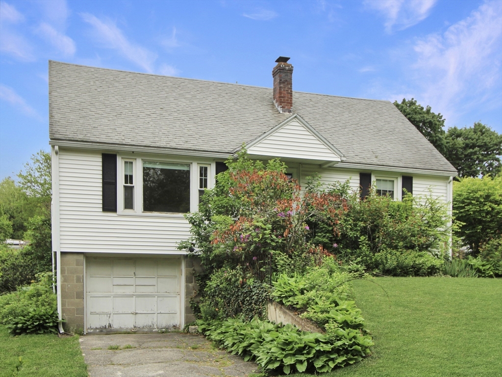 8 Van Ness Ave, Shrewsbury, Massachusetts, 4 Bedrooms Bedrooms, 7 Rooms Rooms,2 BathroomsBathrooms,Residential,For Sale,Van Ness Ave,73383511