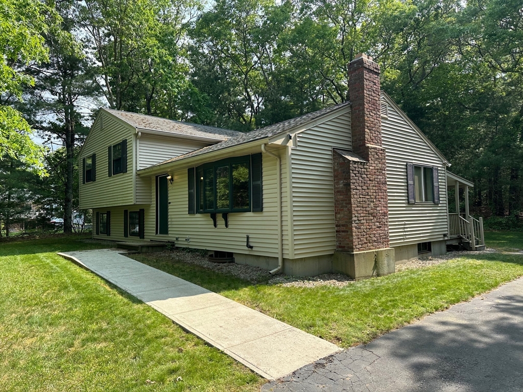 49 Dartmouth Rd, Plymouth, Massachusetts, 3 Bedrooms Bedrooms, 7 Rooms Rooms,2 BathroomsBathrooms,Residential,For Sale,Dartmouth Rd,73383501