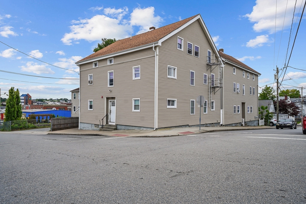 399 Bank St, Fall River, Massachusetts, 20 Bedrooms Bedrooms, 36 Rooms Rooms,9 BathroomsBathrooms,Residential Income,For Sale,Bank St,73383675