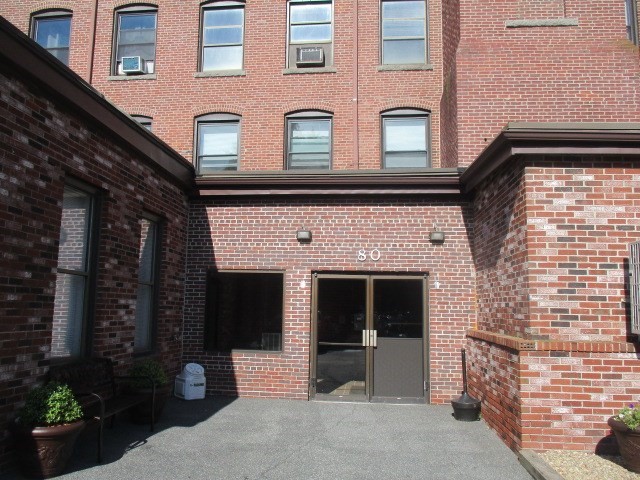80 Foster Street, Peabody, Massachusetts, 1 Bedroom Bedrooms, 3 Rooms Rooms,1 BathroomBathrooms,Residential,For Sale,Foster Street,73383759
