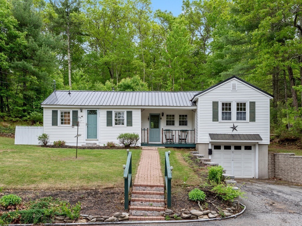 453 Mendon St, Uxbridge, Massachusetts, 1 Bedroom Bedrooms, 5 Rooms Rooms,1.5 BathroomsBathrooms,Residential,For Sale,Mendon St,73383766