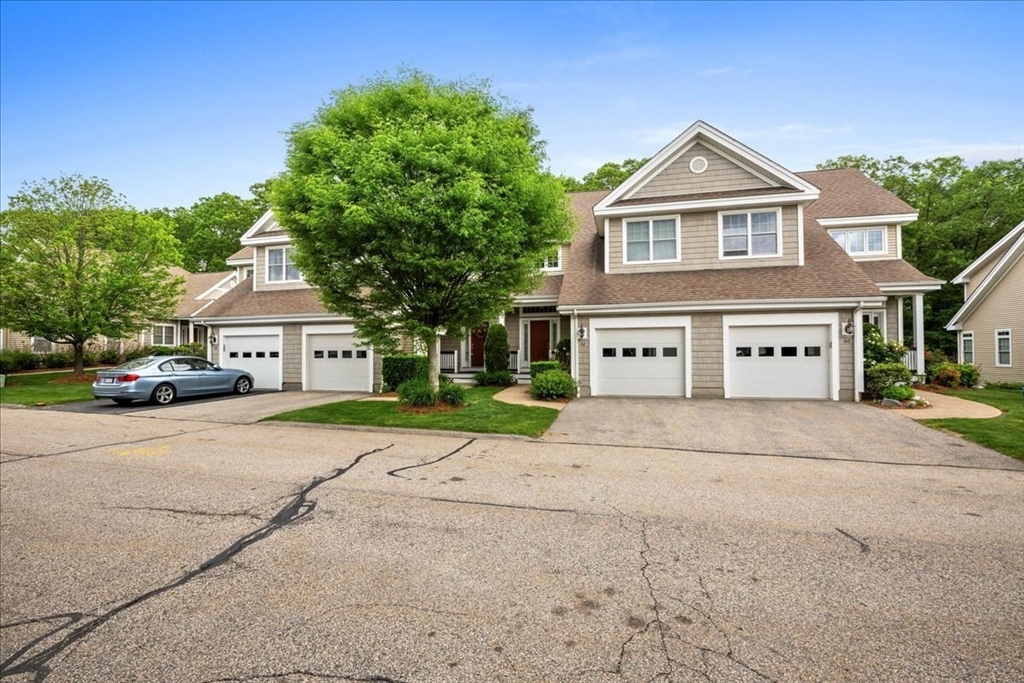 64 Lincoln Lane, Grafton, Massachusetts, 2 Bedrooms Bedrooms, 6 Rooms Rooms,3.5 BathroomsBathrooms,Residential,For Sale,Lincoln Lane,73383789