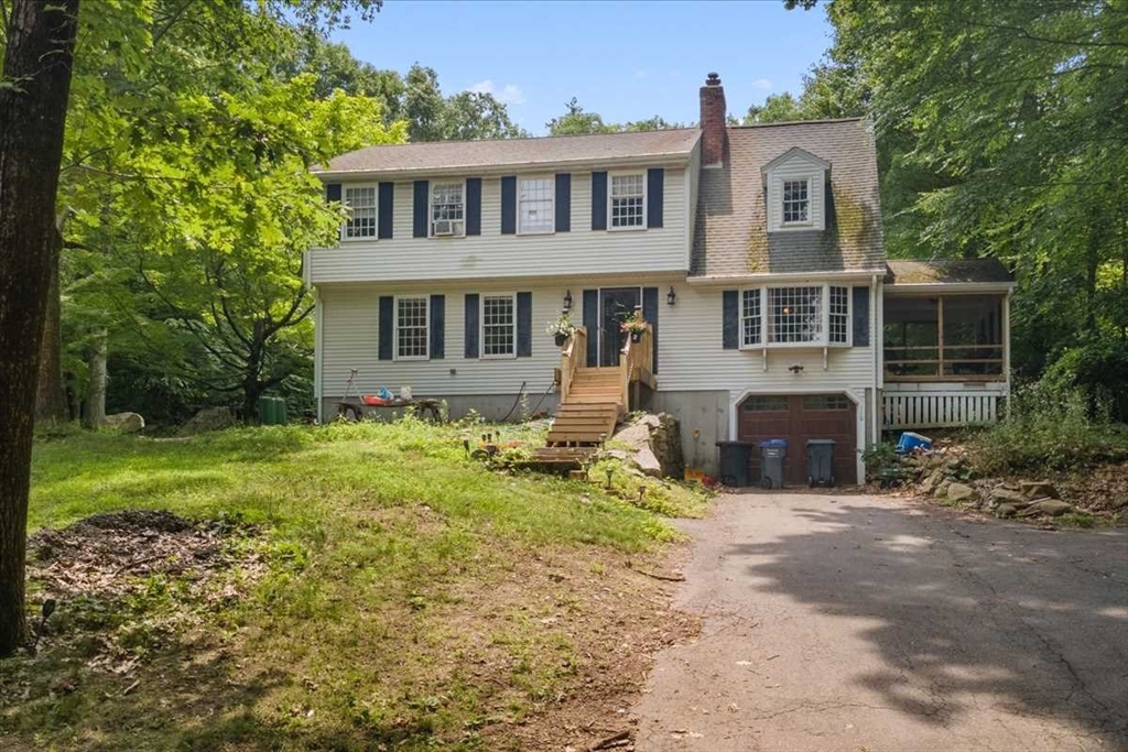 110 Northbridge Rd, Mendon, Massachusetts, 4 Bedrooms Bedrooms, 9 Rooms Rooms,2.5 BathroomsBathrooms,Residential,For Sale,Northbridge Rd,73383852