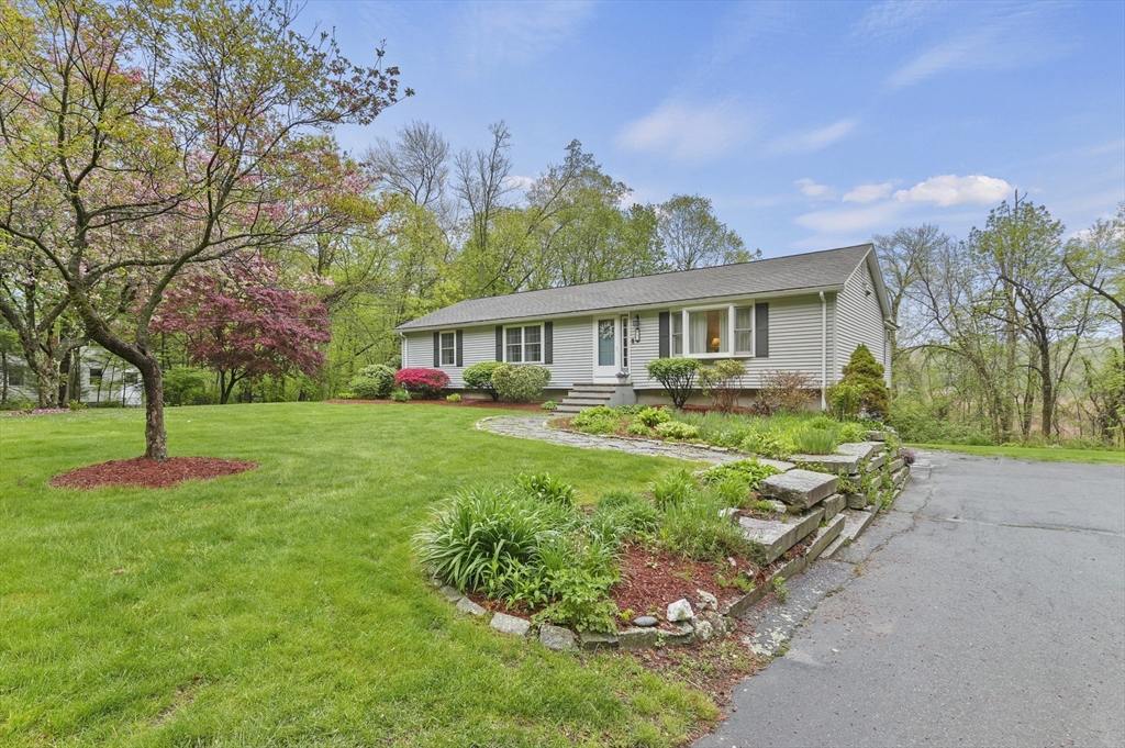 42 Bigelow Road, Southborough, Massachusetts, 3 Bedrooms Bedrooms, 7 Rooms Rooms,2 BathroomsBathrooms,Residential,For Sale,Bigelow Road,73383876