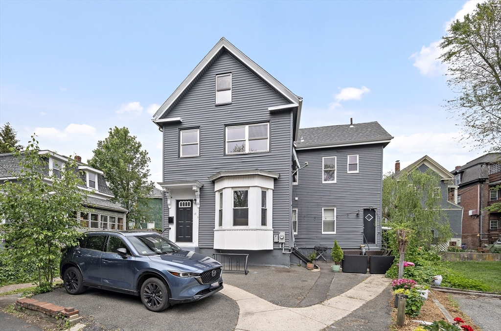 17 Bow Street Place, Somerville, Massachusetts, 2 Bedrooms Bedrooms, 5 Rooms Rooms,2 BathroomsBathrooms,Residential,For Sale,Bow Street Place,73383880