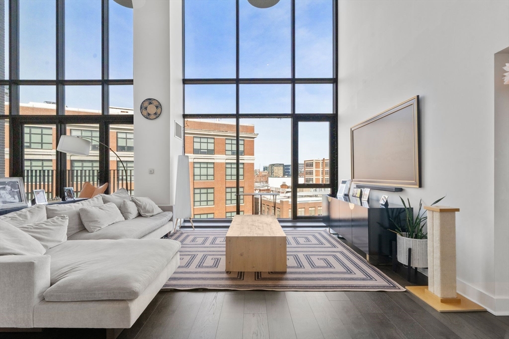 14 W Broadway, Boston, Massachusetts, 4 Bedrooms Bedrooms, 6 Rooms Rooms,3.5 BathroomsBathrooms,Residential,For Sale,W Broadway,73383801