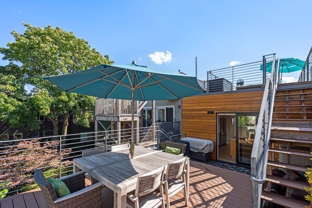288 Marginal St, Boston, Massachusetts, 2 Bedrooms Bedrooms, 5 Rooms Rooms,2.5 BathroomsBathrooms,Residential,For Sale,Marginal St,73383922