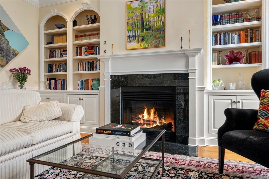 151 Beacon Street, Boston, Massachusetts, 3 Bedrooms Bedrooms, 6 Rooms Rooms,2.5 BathroomsBathrooms,Residential,For Sale,Beacon Street,73384138