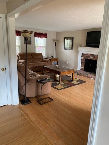 19 Camelot Ct, Stoughton, Massachusetts, 2 Bedrooms Bedrooms, 6 Rooms Rooms,2.5 BathroomsBathrooms,Residential,For Sale,Camelot Ct,73384073