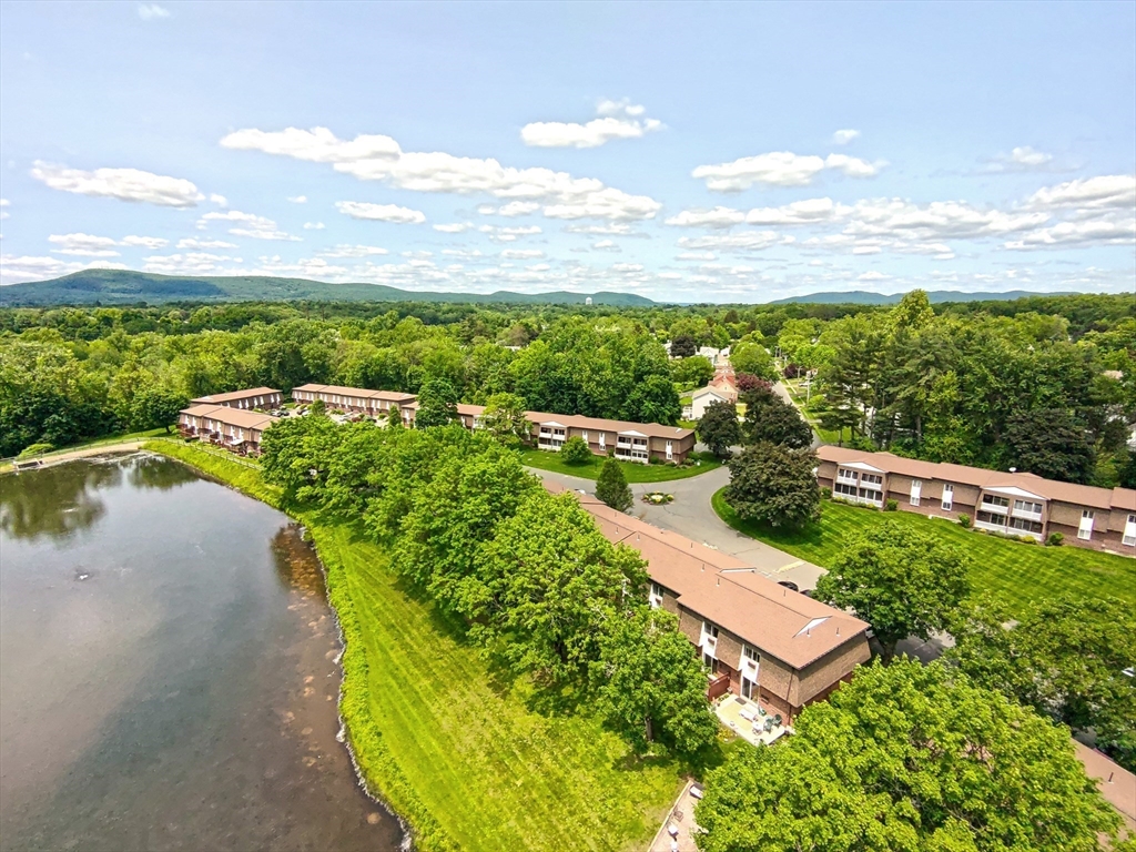 14 Hillcrest Park, South Hadley, Massachusetts, 2 Bedrooms Bedrooms, 4 Rooms Rooms,1.5 BathroomsBathrooms,Residential,For Sale,Hillcrest Park,73384082