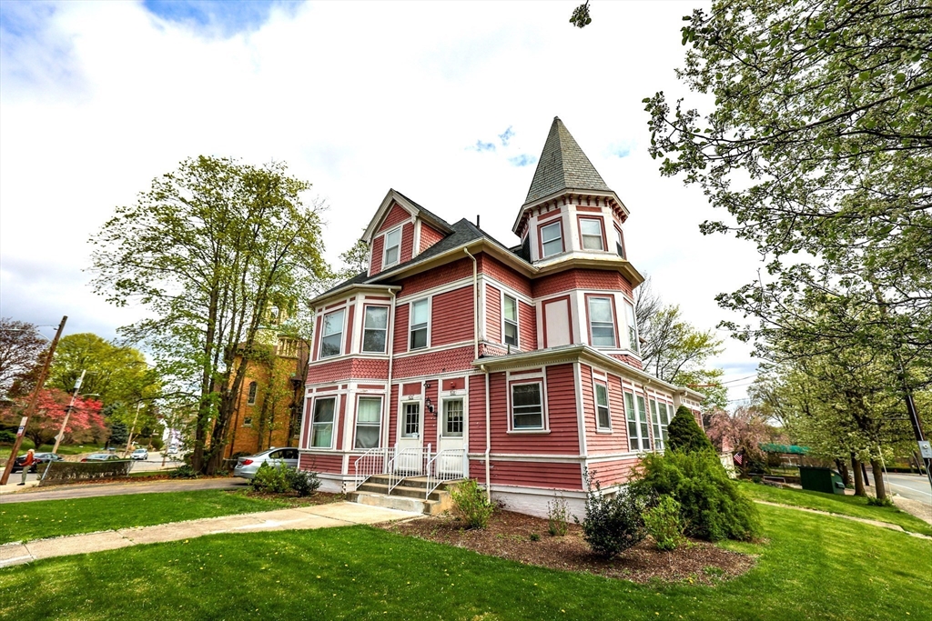 428 Blackstone St, Woonsocket, Rhode Island, 4 Bedrooms Bedrooms, 17 Rooms Rooms,4 BathroomsBathrooms,Residential Income,For Sale,Blackstone St,73384207