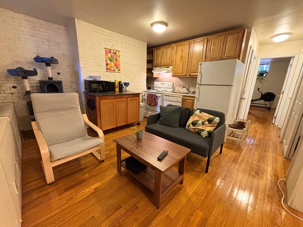 76 Tyler Street, Boston, Massachusetts, 1 Bedroom Bedrooms, 5 Rooms Rooms,1 BathroomBathrooms,Residential Lease,For Rent,Tyler Street,73384243