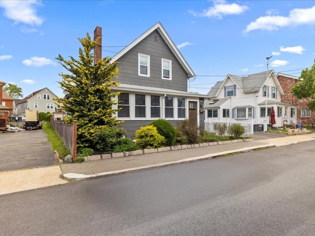 10 Ocean Ave, Winthrop, Massachusetts, 3 Bedrooms Bedrooms, 7 Rooms Rooms,2 BathroomsBathrooms,Residential,For Sale,Ocean Ave,73384390