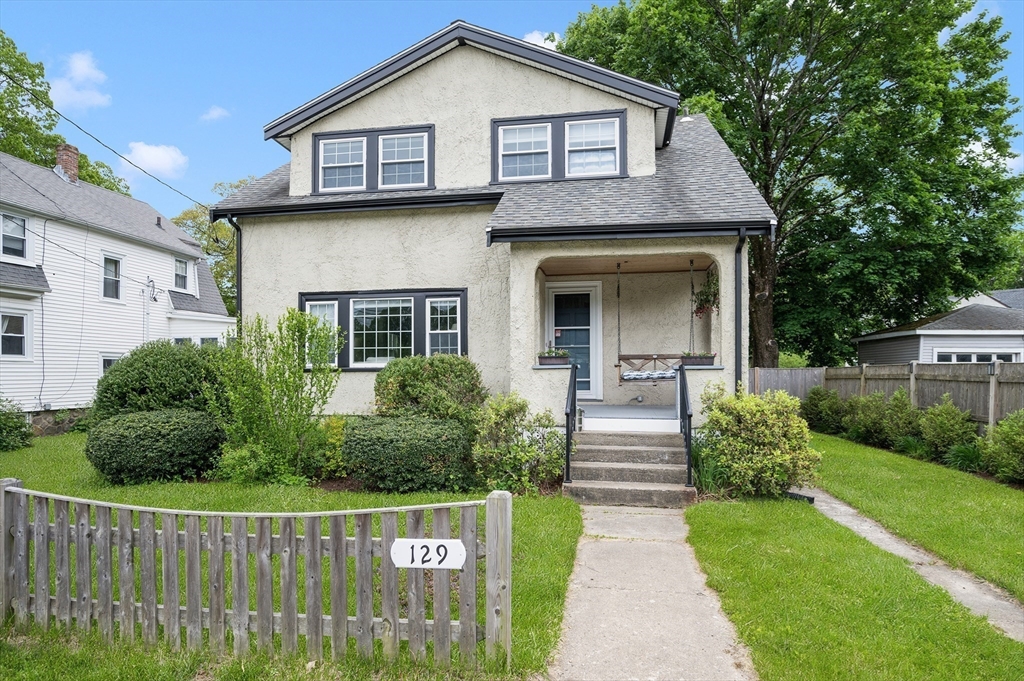 129 Oakland St, Mansfield, Massachusetts, 4 Bedrooms Bedrooms, 8 Rooms Rooms,1.5 BathroomsBathrooms,Residential,For Sale,Oakland St,73384448
