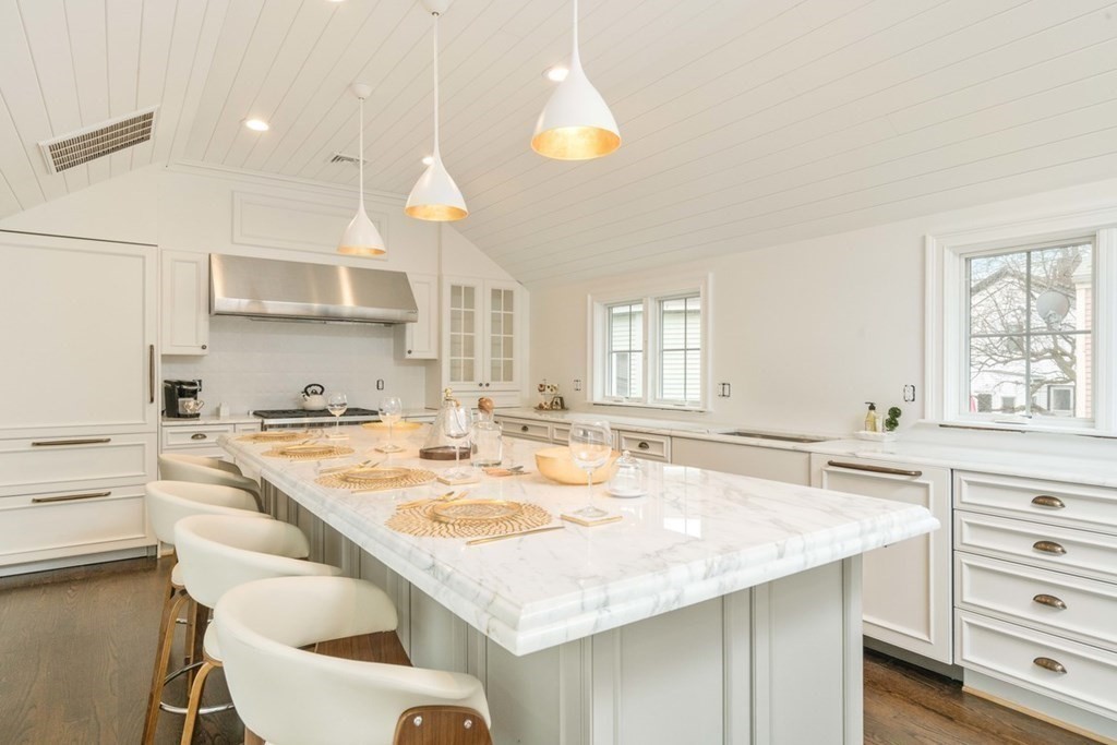70 Otis St, Cambridge, Massachusetts, 4 Bedrooms Bedrooms, 7 Rooms Rooms,2.5 BathroomsBathrooms,Residential Lease,For Rent,Otis St,73384459