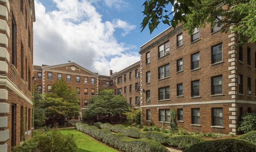 66 Queensberry, Boston, Massachusetts, 1 Bedroom Bedrooms, 3 Rooms Rooms,1 BathroomBathrooms,Residential Lease,For Rent,Queensberry,73384462