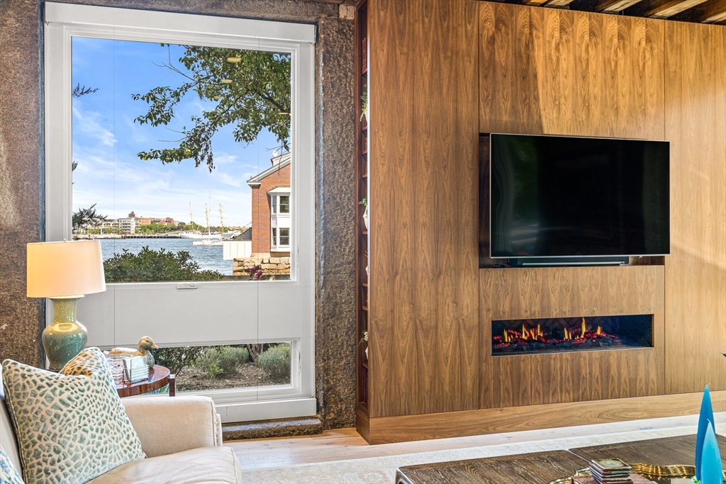343 Commercial St, Boston, Massachusetts, 4 Bedrooms Bedrooms, 8 Rooms Rooms,3.5 BathroomsBathrooms,Residential,For Sale,Commercial St,73284061