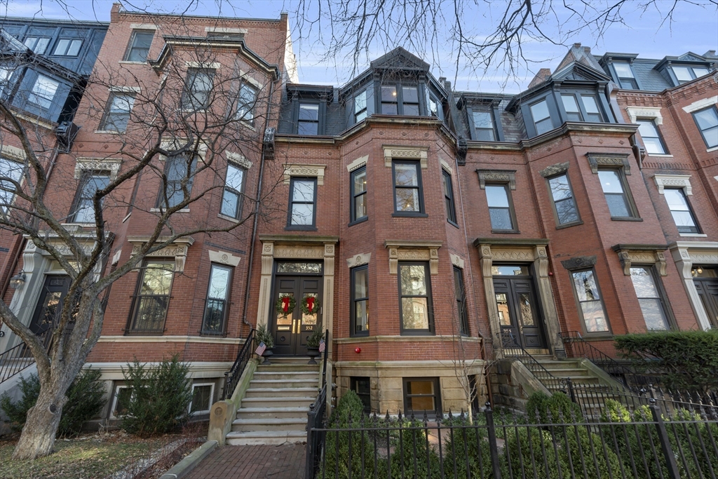 352 Marlborough St, Boston, Massachusetts, 4 Bedrooms Bedrooms, 14 Rooms Rooms,5.5 BathroomsBathrooms,Residential Lease,For Rent,Marlborough St,73384510