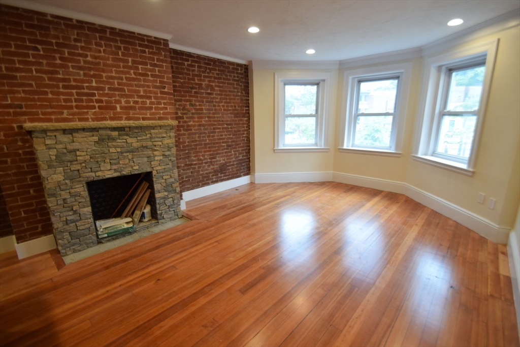 1616 Beacon, Brookline, Massachusetts, 3 Bedrooms Bedrooms, 5 Rooms Rooms,2 BathroomsBathrooms,Residential Lease,For Rent,Beacon,73384642