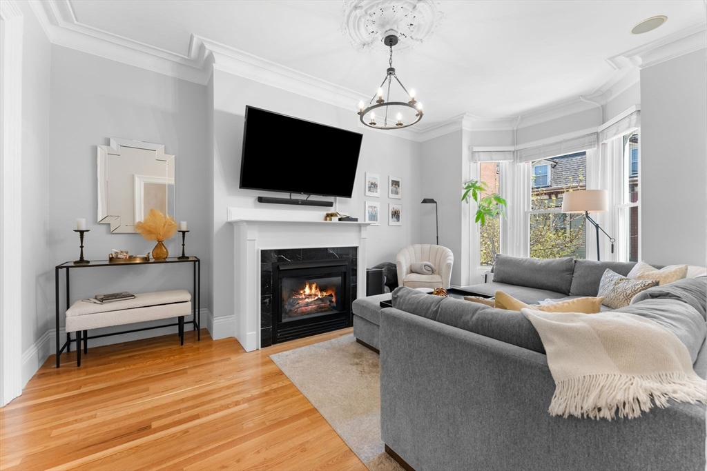 9 Gates St, Boston, Massachusetts, 3 Bedrooms Bedrooms, 9 Rooms Rooms,2 BathroomsBathrooms,Residential Lease,For Rent,Gates St,73385054