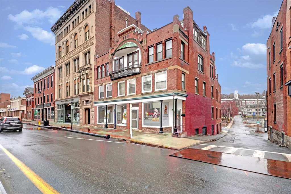 773-779 Main St, Fitchburg, Massachusetts, 8 Bedrooms Bedrooms, 34 Rooms Rooms,9 BathroomsBathrooms,Residential Income,For Sale,Main St,73385124