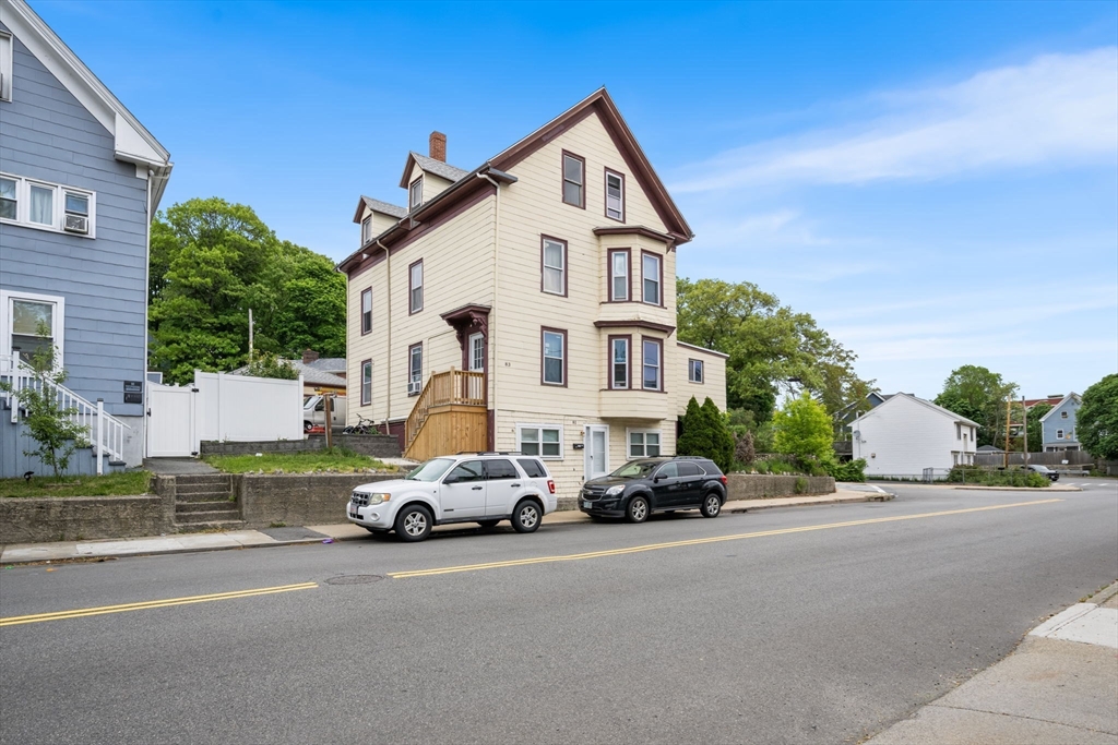 81-83 Walnut St, Lynn, Massachusetts, 8 Bedrooms Bedrooms, 20 Rooms Rooms,4 BathroomsBathrooms,Residential Income,For Sale,Walnut St,73385358