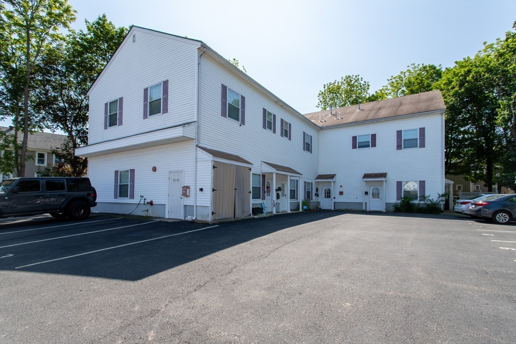 31-33 Ashland St, Haverhill, Massachusetts, 1 Bedroom Bedrooms, 3 Rooms Rooms,1.5 BathroomsBathrooms,Residential,For Sale,Ashland St,73385365
