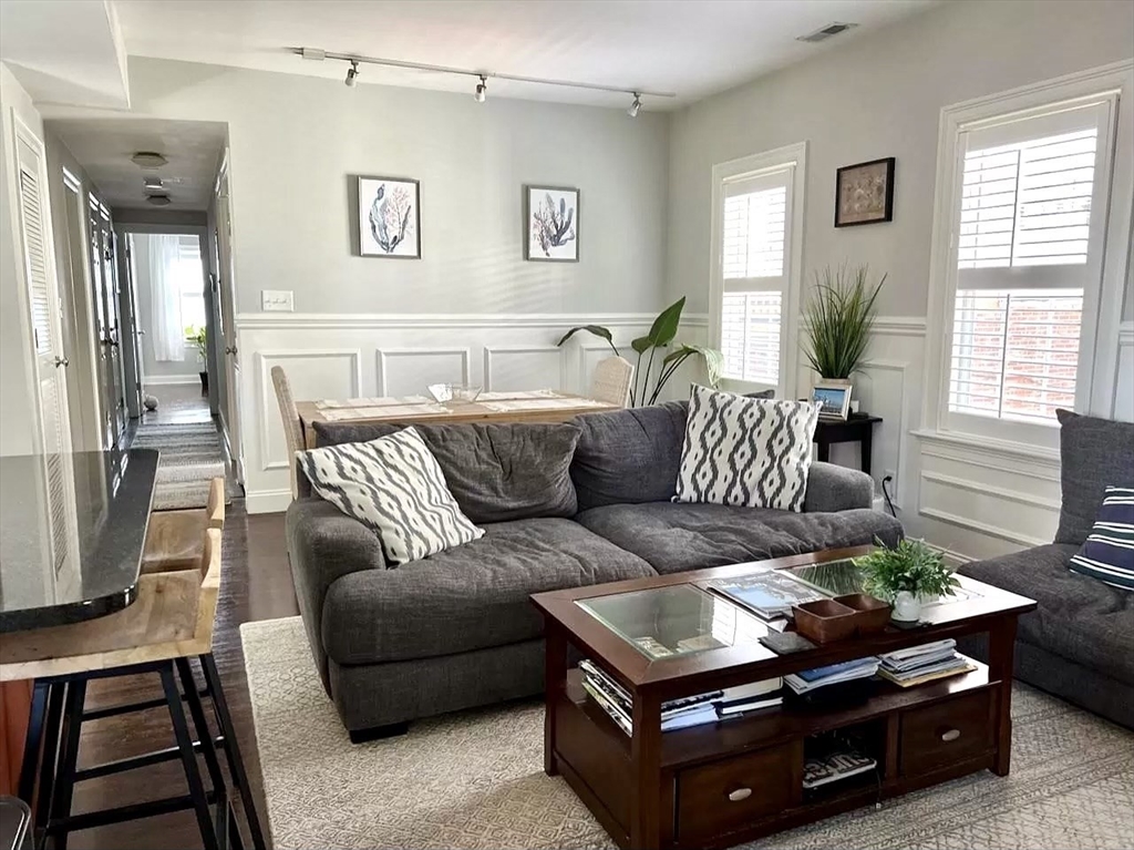 152 O St, Boston, Massachusetts, 2 Bedrooms Bedrooms, 4 Rooms Rooms,2 BathroomsBathrooms,Residential Lease,For Rent,O St,73385369