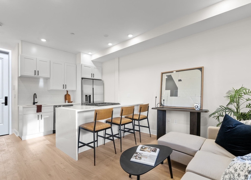 62 Haynes, Boston, Massachusetts, 1 Bedroom Bedrooms, 2 Rooms Rooms,1 BathroomBathrooms,Residential,For Sale,Haynes,73385391
