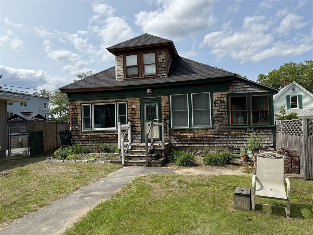 29 Lynn St, Lawrence, Massachusetts, 3 Bedrooms Bedrooms, 5 Rooms Rooms,1 BathroomBathrooms,Residential,For Sale,Lynn St,73385394