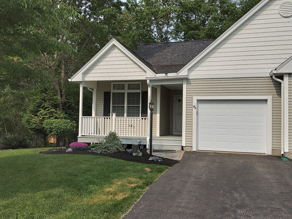 14 Stockbridge St, Webster, Massachusetts, 2 Bedrooms Bedrooms, 4 Rooms Rooms,2 BathroomsBathrooms,Residential,For Sale,Stockbridge St,73385402