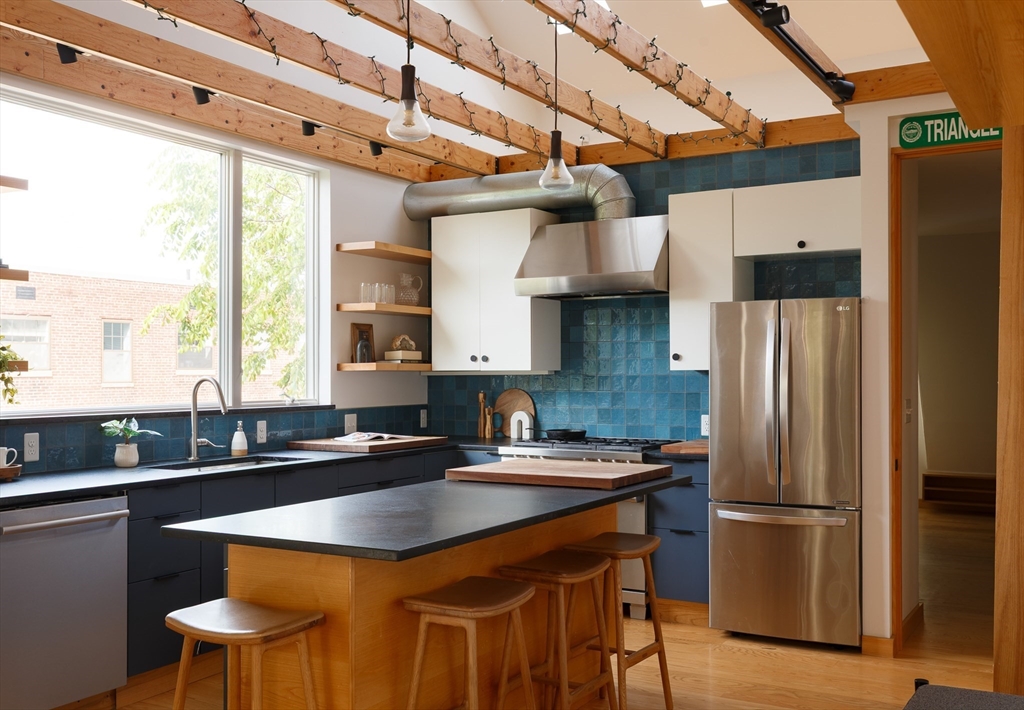 20 St. Paul St, Cambridge, Massachusetts, 2 Bedrooms Bedrooms, 4 Rooms Rooms,1 BathroomBathrooms,Residential,For Sale,St. Paul St,73385401