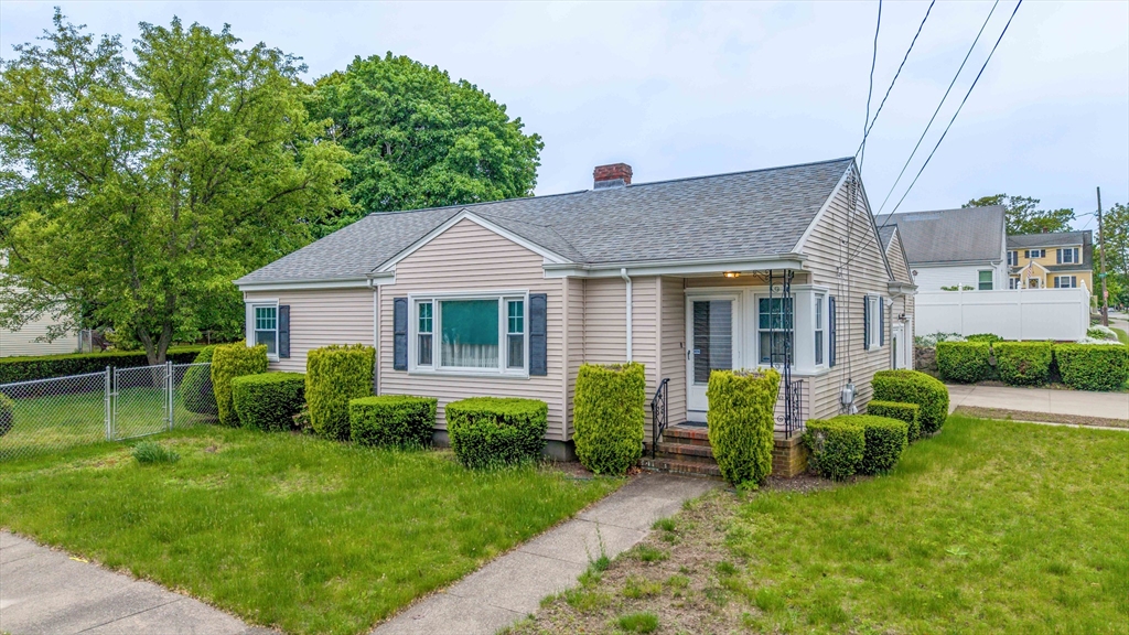 43 Caswell St, New Bedford, Massachusetts, 3 Bedrooms Bedrooms, 5 Rooms Rooms,2 BathroomsBathrooms,Residential,For Sale,Caswell St,73385407