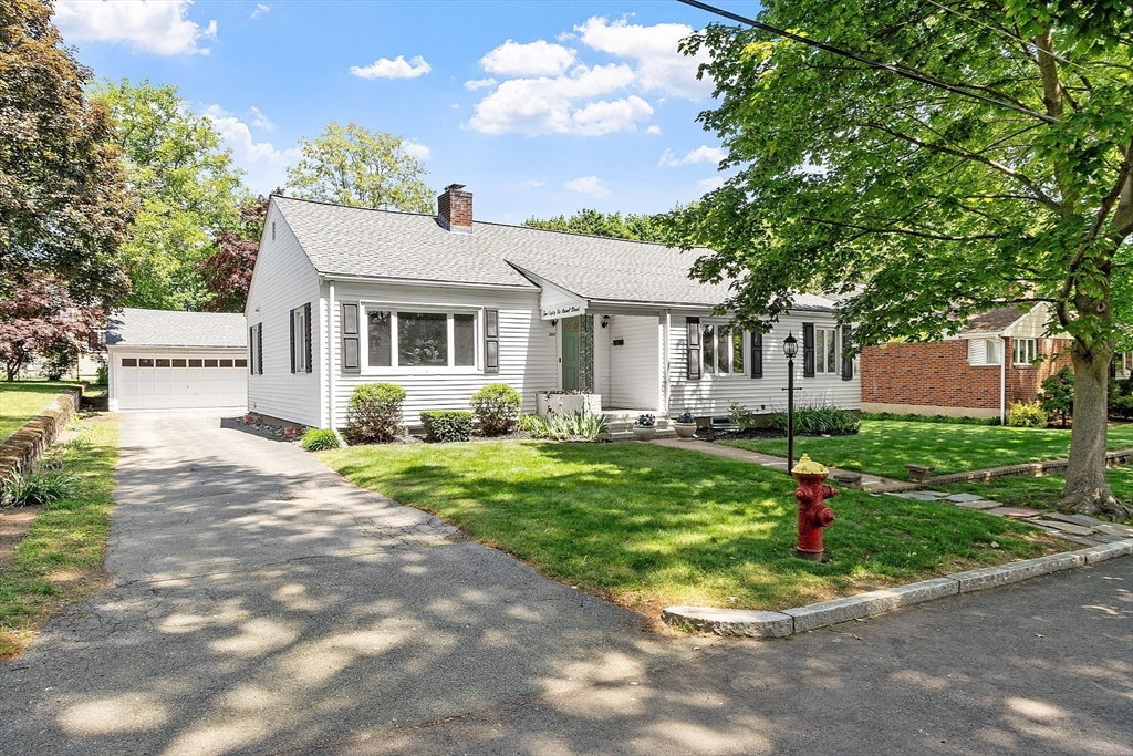 286 Laurel Street, Melrose, Massachusetts, 3 Bedrooms Bedrooms, 7 Rooms Rooms,2 BathroomsBathrooms,Residential,For Sale,Laurel Street,73385393