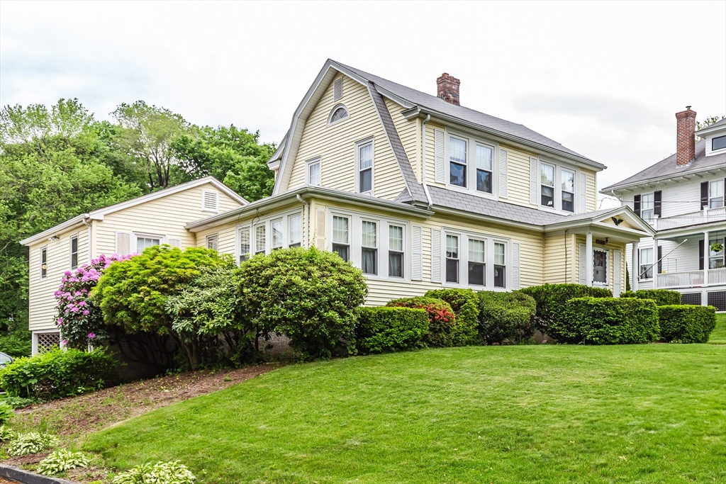 34 Worcester St, Grafton, Massachusetts, 3 Bedrooms Bedrooms, 7 Rooms Rooms,1.5 BathroomsBathrooms,Residential,For Sale,Worcester St,73385414