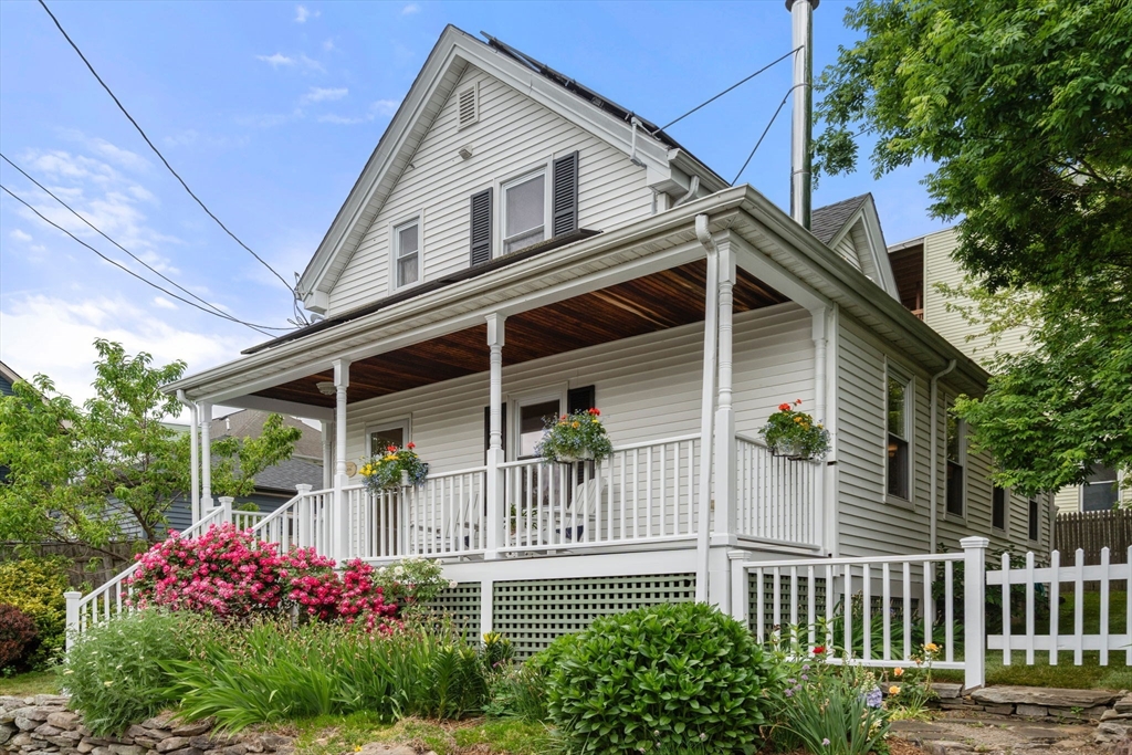 11 Arthur Terrace, Watertown, Massachusetts, 2 Bedrooms Bedrooms, 5 Rooms Rooms,2 BathroomsBathrooms,Residential,For Sale,Arthur Terrace,73385429