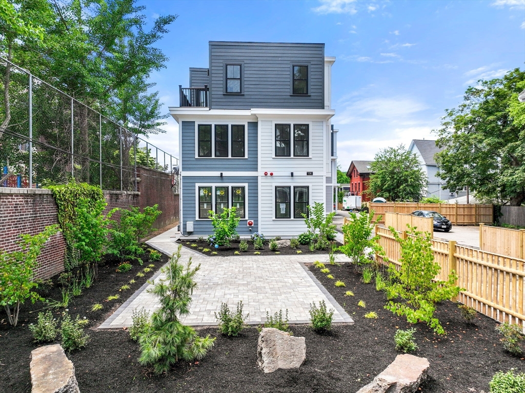 176 School Street, Boston, Massachusetts, 3 Bedrooms Bedrooms, 5 Rooms Rooms,2.5 BathroomsBathrooms,Residential,For Sale,School Street,73385519