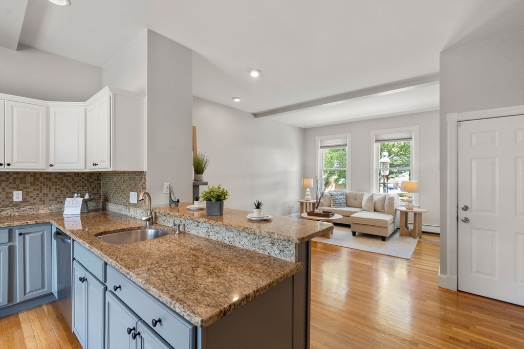 90 Washington St, Boston, Massachusetts, 2 Bedrooms Bedrooms, 4 Rooms Rooms,2 BathroomsBathrooms,Residential,For Sale,Washington St,73385523