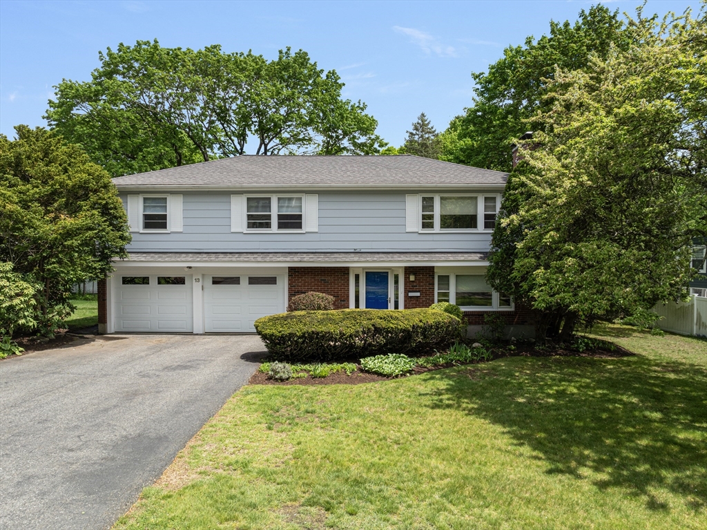 13 Angelica Dr, Framingham, Massachusetts, 3 Bedrooms Bedrooms, 7 Rooms Rooms,2.5 BathroomsBathrooms,Residential,For Sale,Angelica Dr,73385528