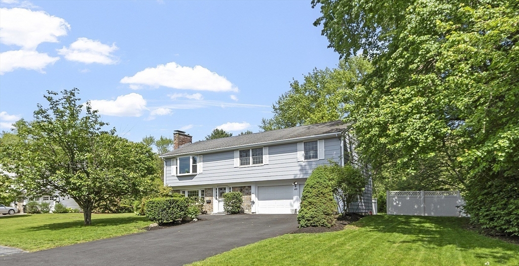 49 Angelica Dr, Framingham, Massachusetts, 3 Bedrooms Bedrooms, 8 Rooms Rooms,2.5 BathroomsBathrooms,Residential,For Sale,Angelica Dr,73385527